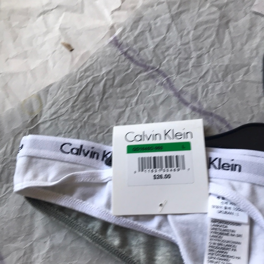 NWT CALVIN KLEIN Cotton 2 Pack Logo Thong Wh/Grey - Picture 3 of 3